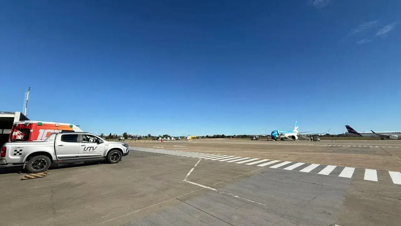 27 vuelos sanitarios consolidan al Aeropuerto Internacional de Rosario como pieza clave de la logística provincial - 1