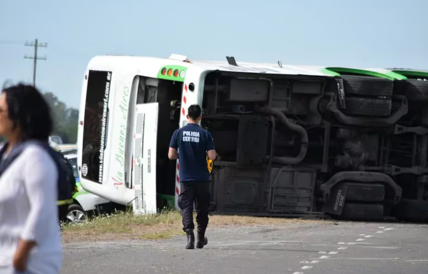 Volcó un micro en la Ruta 2 y hay heridos: dos internados están en grave estado