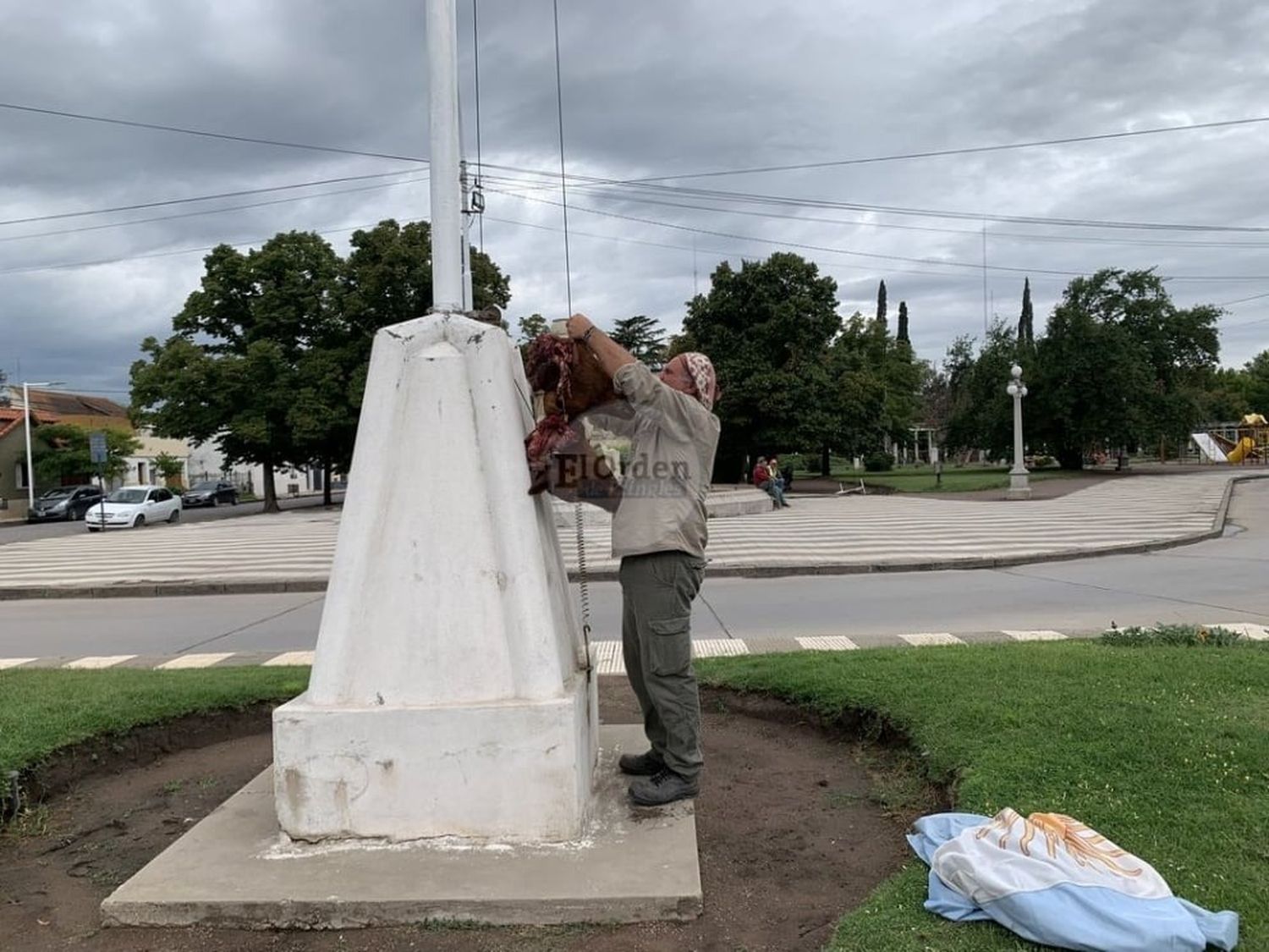 El intendente de Coronel Pringles criticó la forma de protesta del vecino que colgó dos cabezas de ternero por abigeato