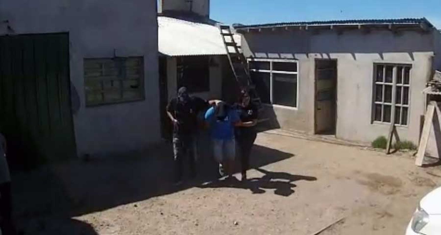 Cayó un hombre por balear con una escopeta a su vecino