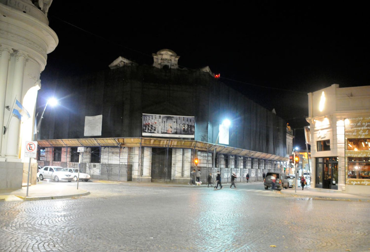 La obra del shopping está paralizada y preocupa la ocupación de las veredas