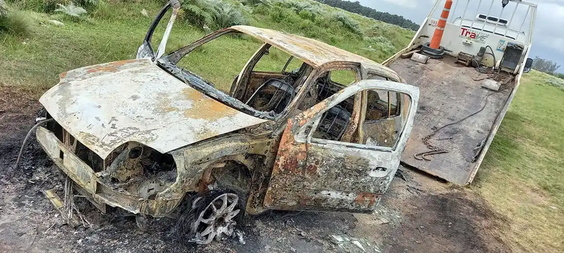 Sustrajeron una camioneta y un auto que luego aparecieron incendiados