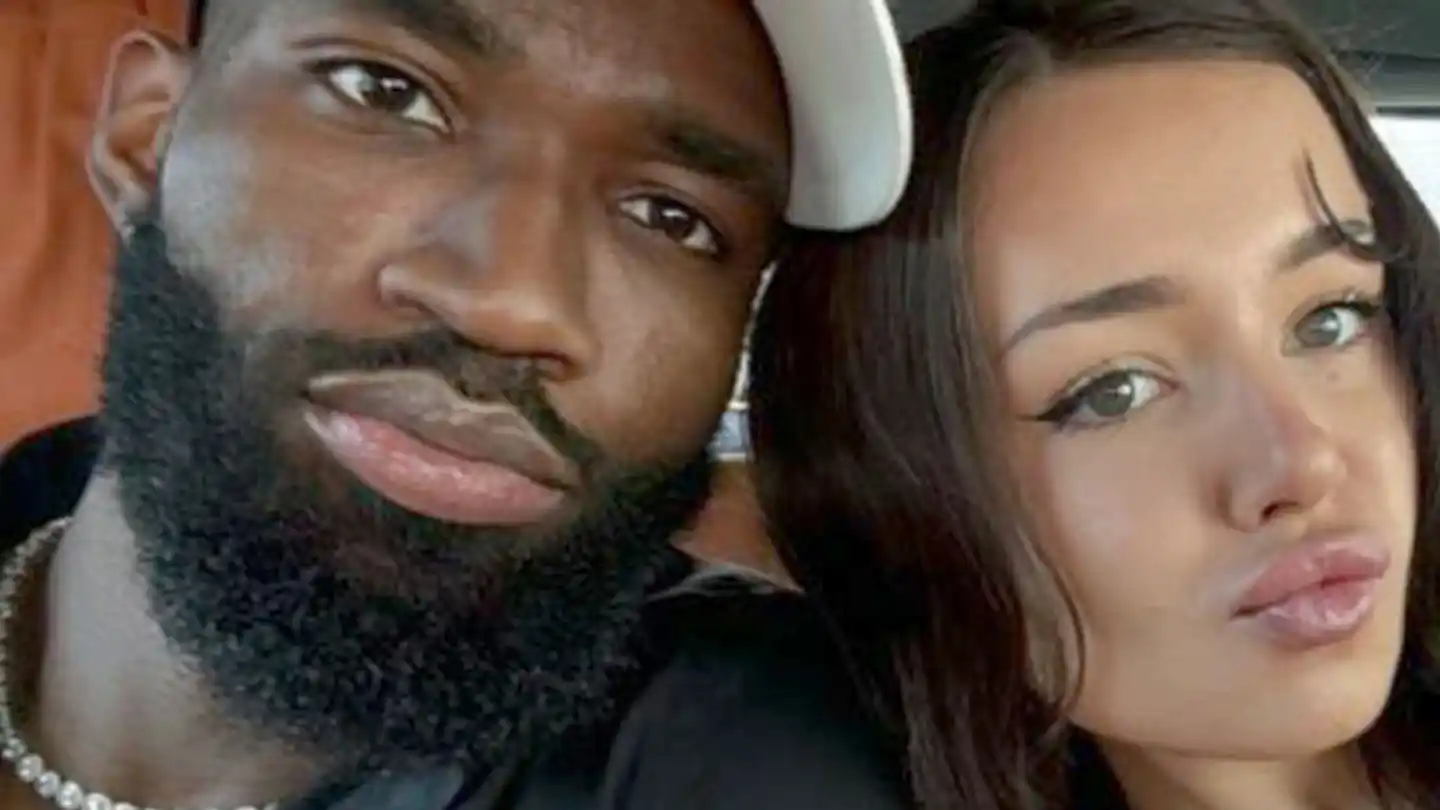 Moumi Ngamaleu y Nikki Seey.