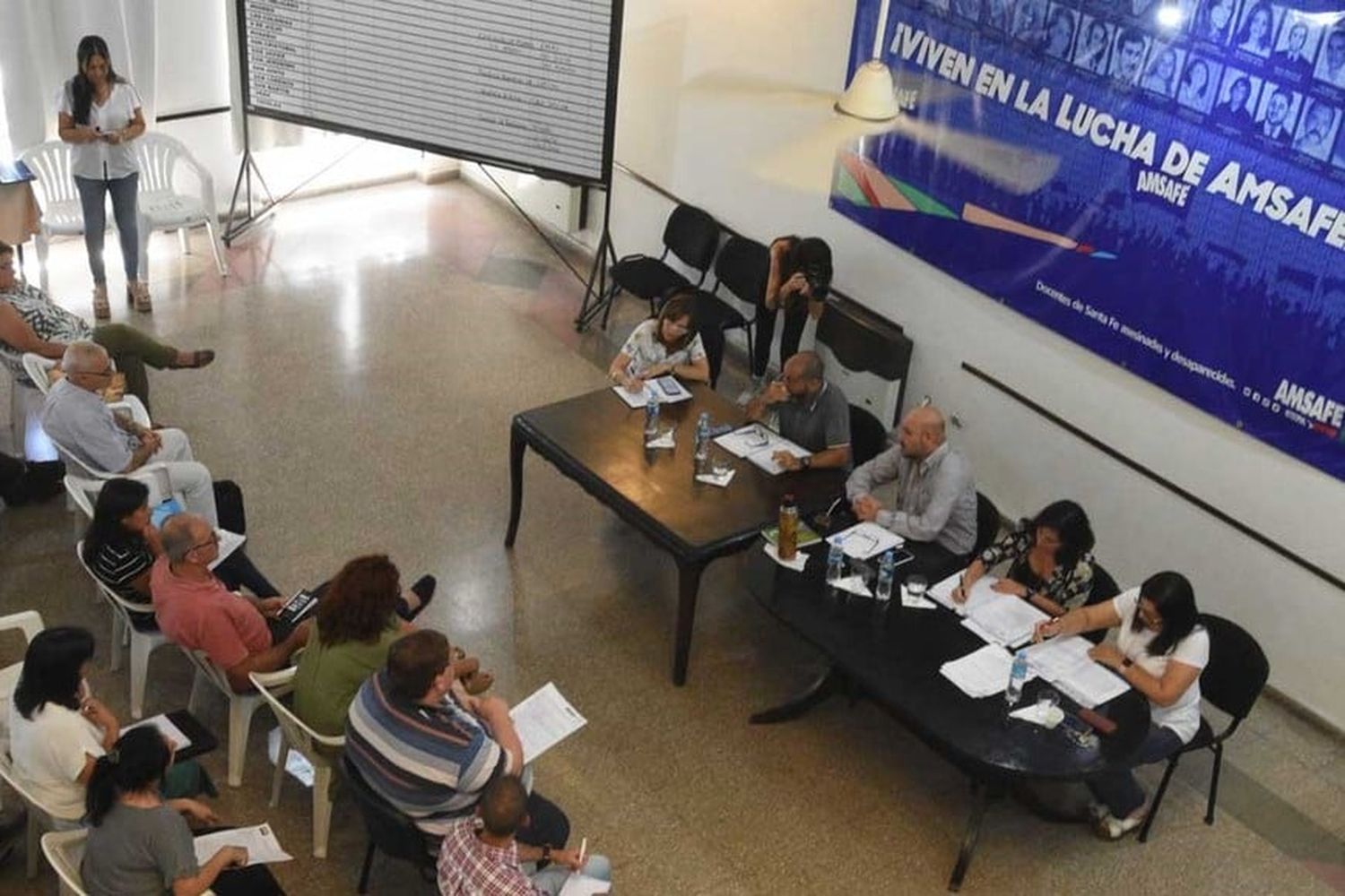 Docentes: predominan las mociones de paro en las principales departamentales