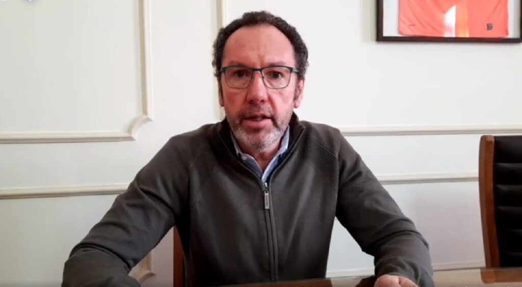 Carlos Casares: Intendente dio positivo de COVID y explicó por qué cerró la municipalidad