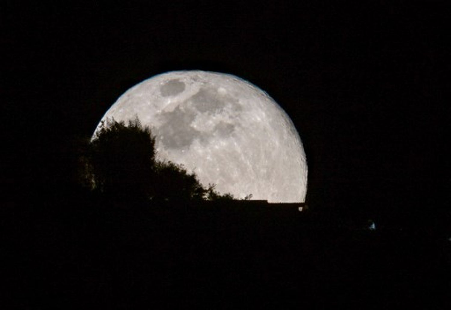 ASTRÓNOMOS REVELAN que la Luna es más vieja de lo que se creía