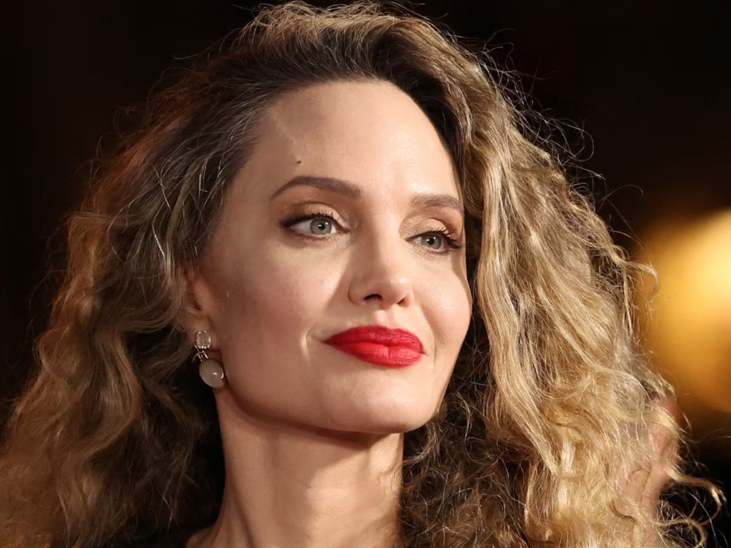 ¿Cuál es la comedia romántica con Angelina Jolie que arrasa en Netflix?