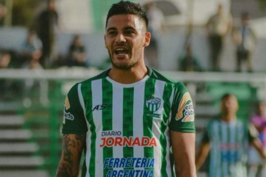 Llega un delantero