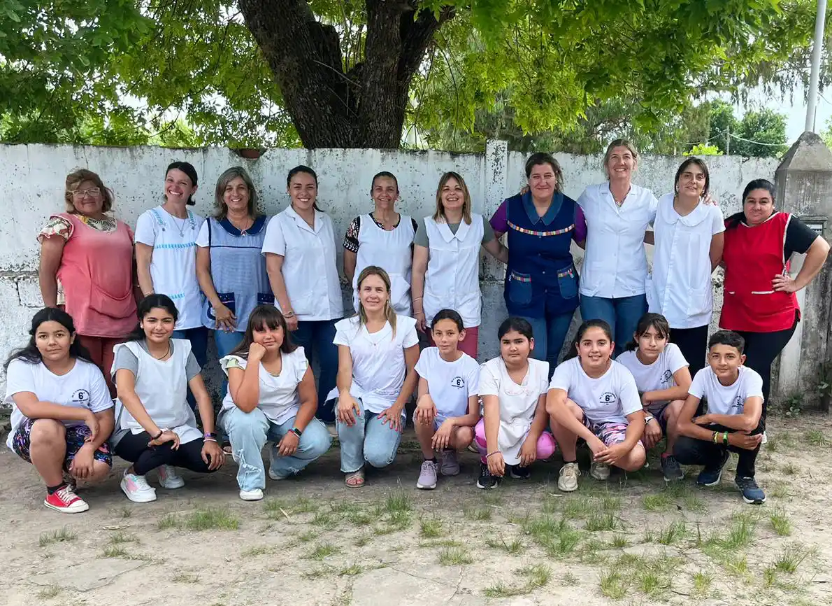 Integrantes de la institución educativa despidieron a las representantes en la Feria de Educación.