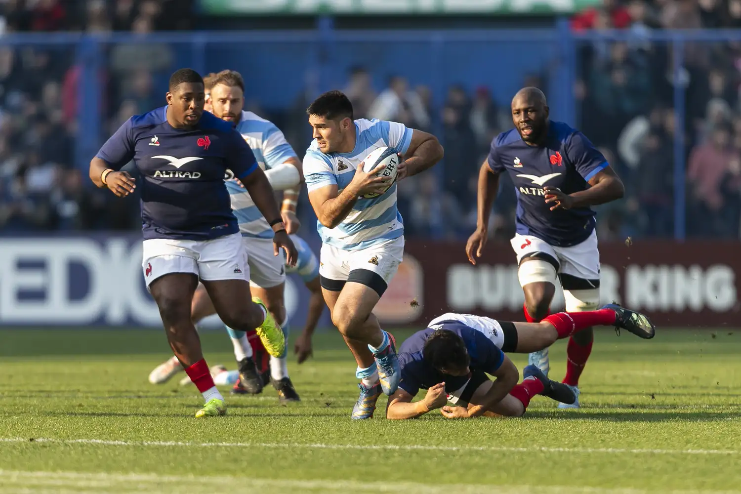 Una avance de Oviedo, una de las figuras de Los Pumas.