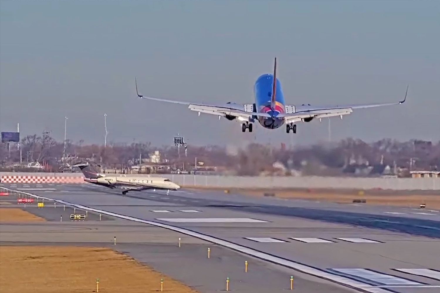 Jet privado invade pista y provoca go around de un Boeing 737 de Southwest Airlines segundos antes del aterrizaje