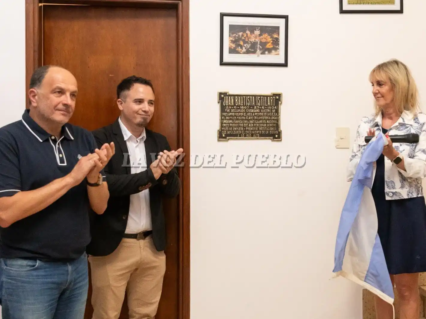 La placa fue descubierta por el intendente Pablo Garate, Juan José Moizzi y María Ramona Maciel