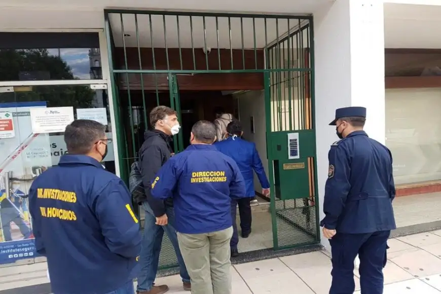 Joven muerta al caer del octavo piso: Hallaron signos de violencia en su cuerpo