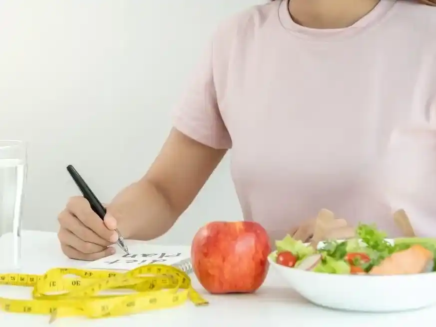 Dietas que prometen resultados extraordinarios y terminan dejando frustración y rebotes.