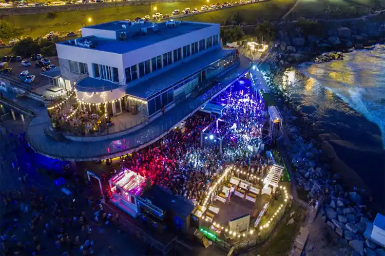 Coronavirus: Habrá boliches en el verano en Mar del Plata, pero sólo al aire libre