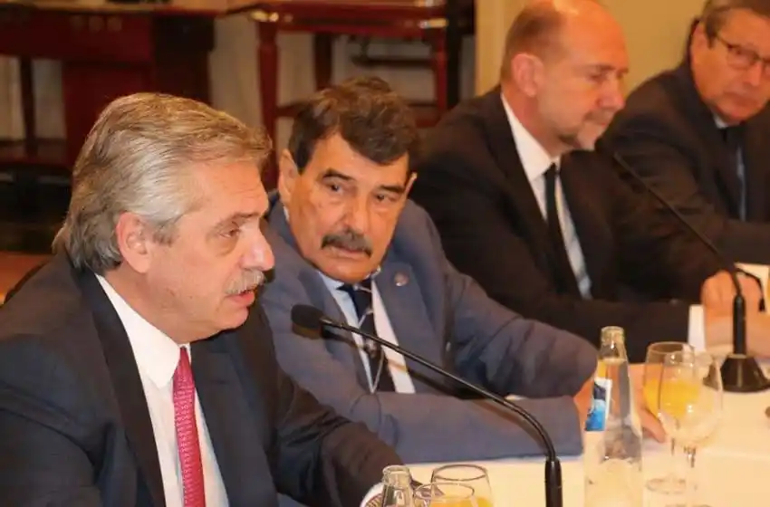 Fernández se reunió con autoridades de la BCR y se manifestó en contra de las retenciones