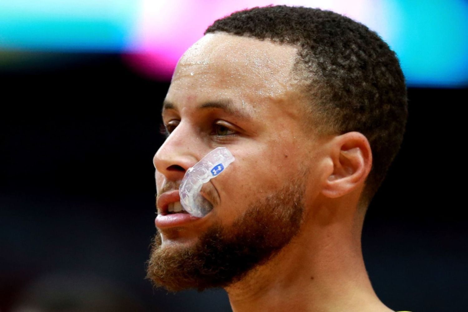 La razón por la que Stephen Curry muerde su protector bucal