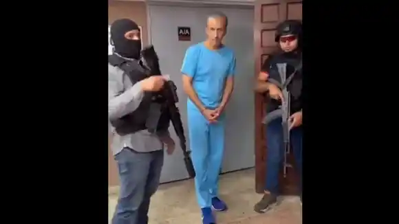 Esposado, bajo fuerte custodia pero sin traje naranja: ASÍ TRASLADARON A TARECK EL AISSAMI al Palacio de Justicia (VIDEO)