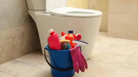 Aprende a preparar una MEZCLA PODEROSA para desinfectar el baño y eliminar la suciedad (+Video)