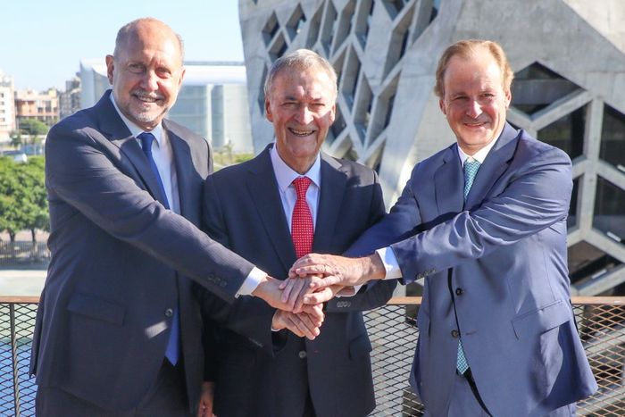 los gobernadores de Córdoba, Juan Schiaretti; de Santa Fe, Omar Perotti; y de Entre Ríos, Gustavo Bordet, solicitaron que la producción lechera de la Región Centro sea declarada economía regional.