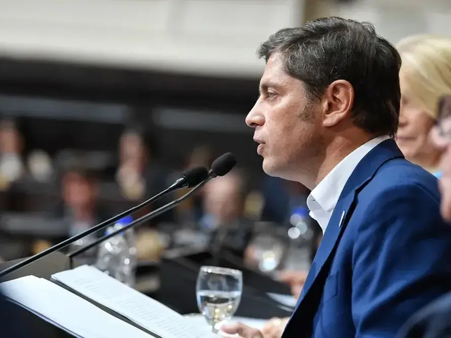 Kicillof habla ante el pleno de diputados y senadores.