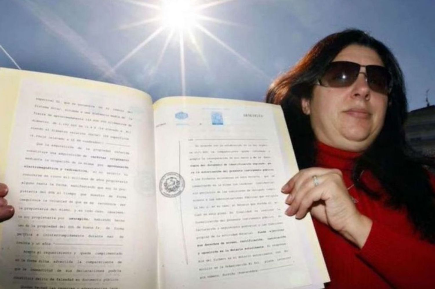 Una española dice que es dueña del Sol y quiere cobrarle a la humanidad por su uso