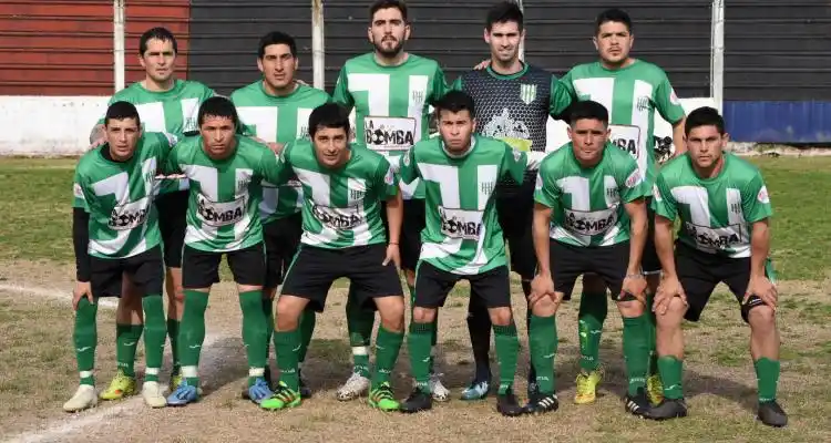 Primera A: Banfield venció a Las Palmeras y, por la derrota de Mitre, se subió solo a la cima del Clausura