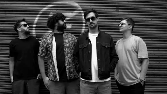 99 Monos despide el año en Mar del Plata con un recital cargado de rock