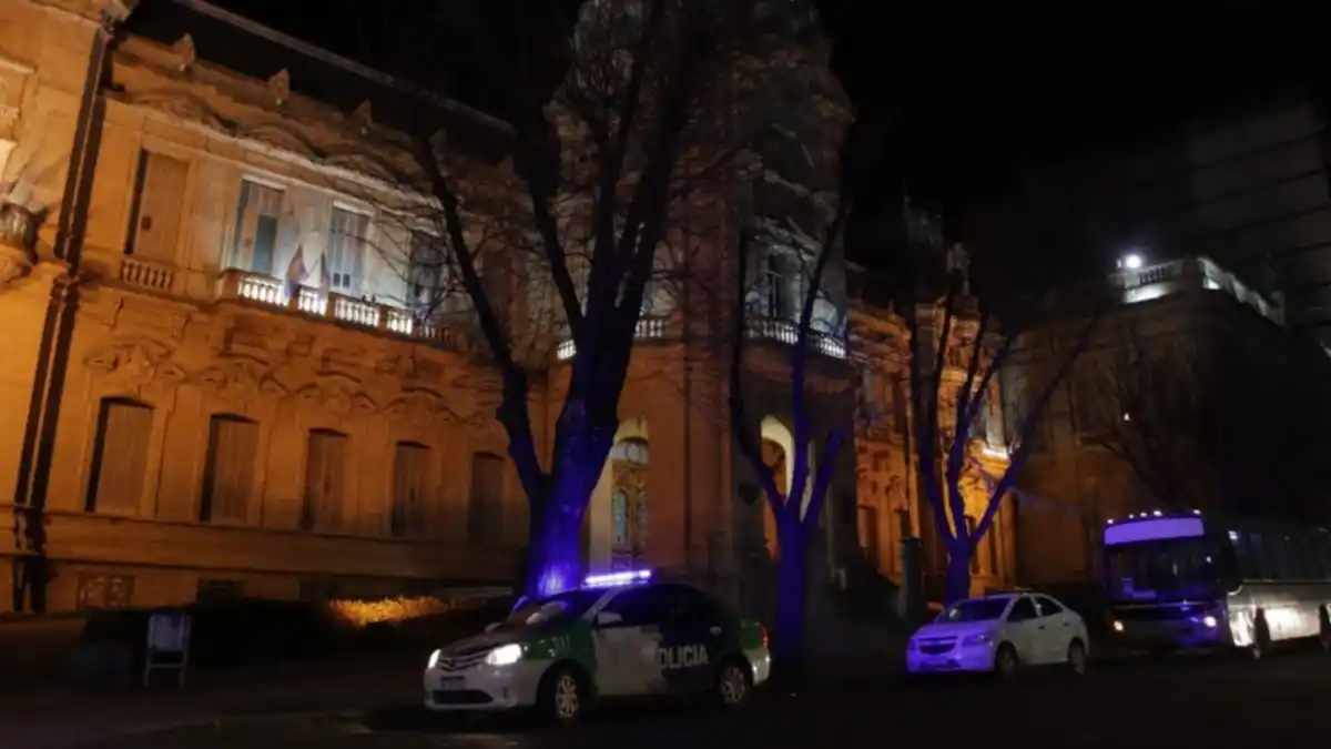 Bahía Blanca: Amenaza de bomba en el municipio, tres escuelas, Correo Argentino y dos canales locales