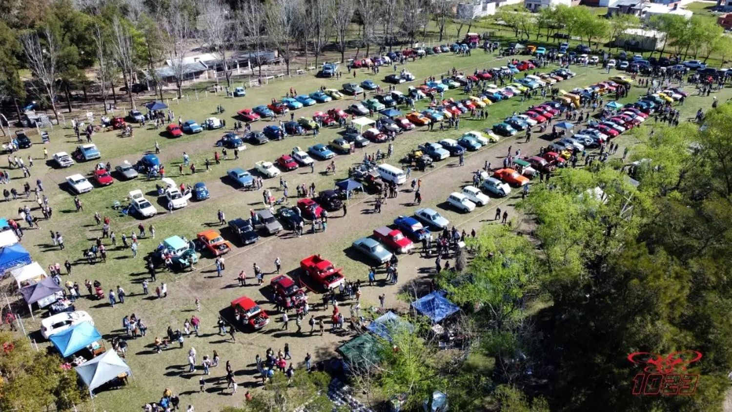 Trabajan en la organización del 12º Encuentro de Autos Clásicos y Antiguos