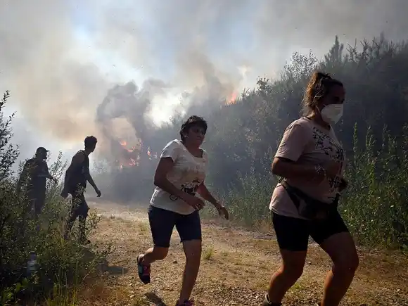 "Quedan horas difíciles" hasta la extinción de los incendios: la advertencia de Pedro Sánchez