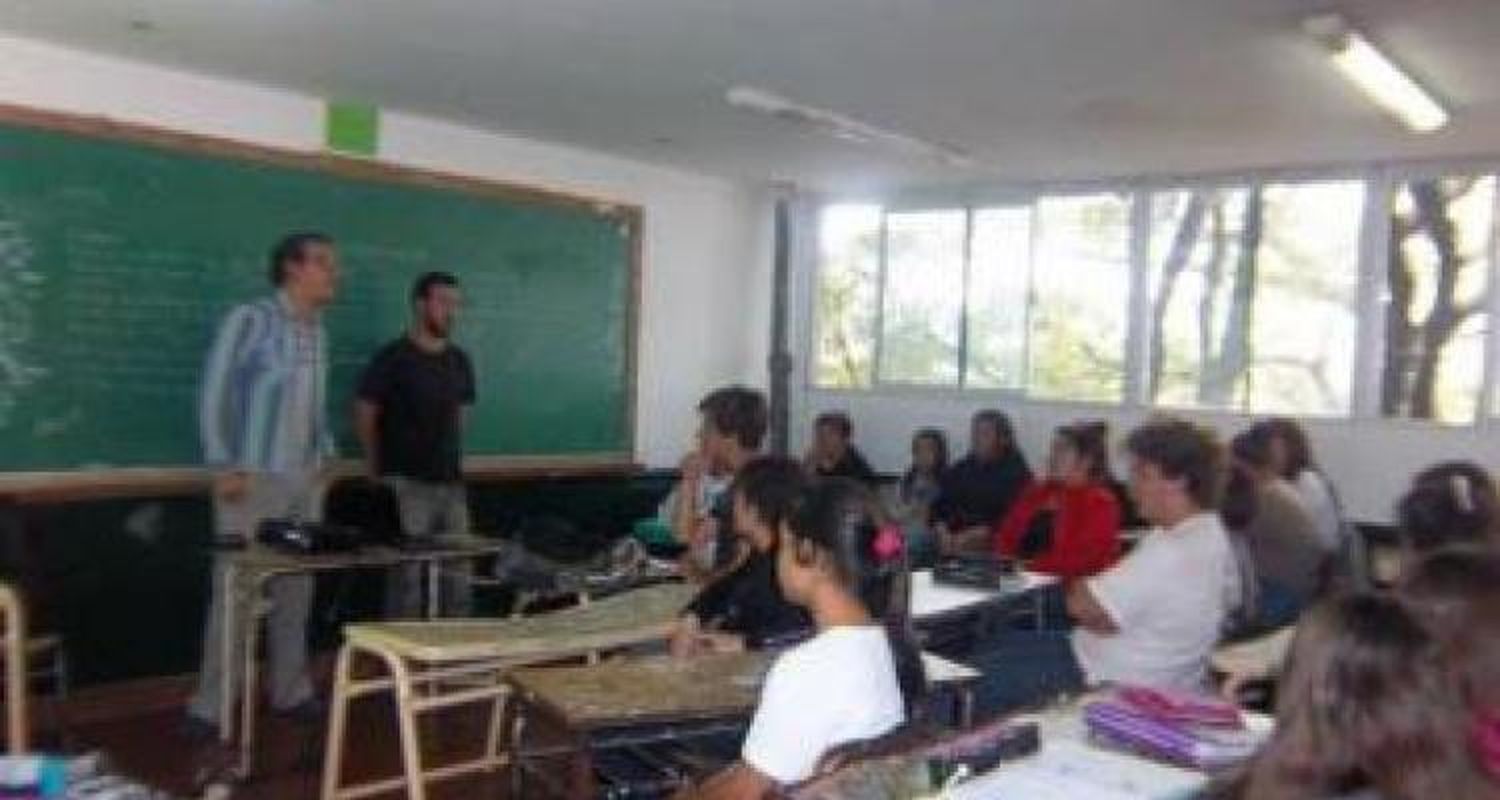 El debate de la política en la escuela llegó a San Pedro