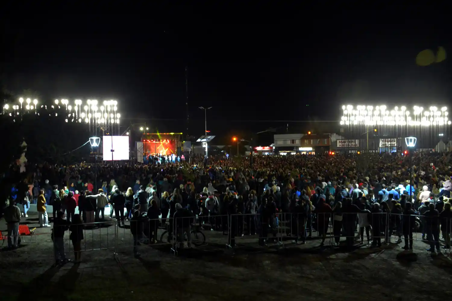 Miles de tandilenses celebraron el Bicentenario con el show de Soledad.
