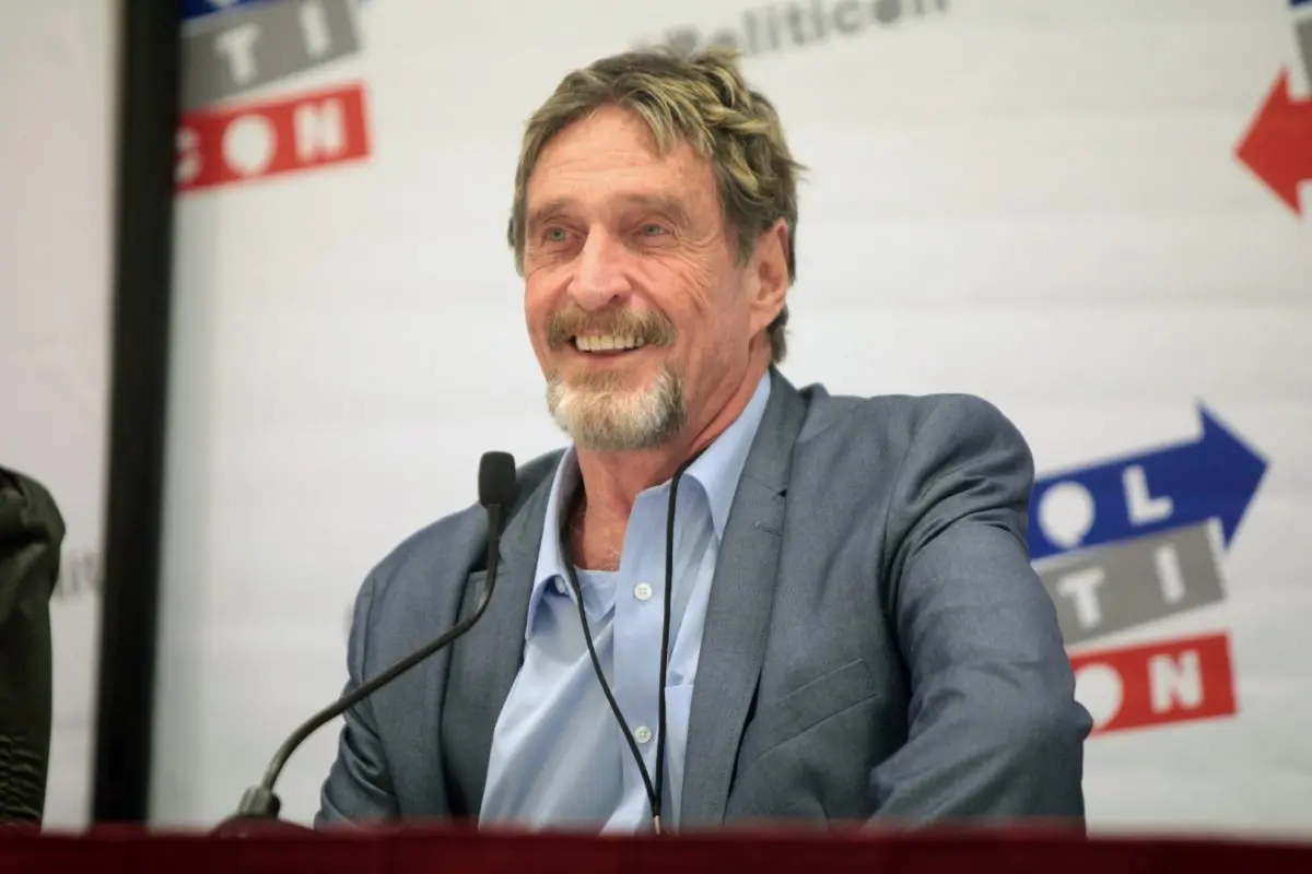 EN UNA PRISIÓN DE BARCELONA Encuentran sin vida al fundador del antivirus McAfee