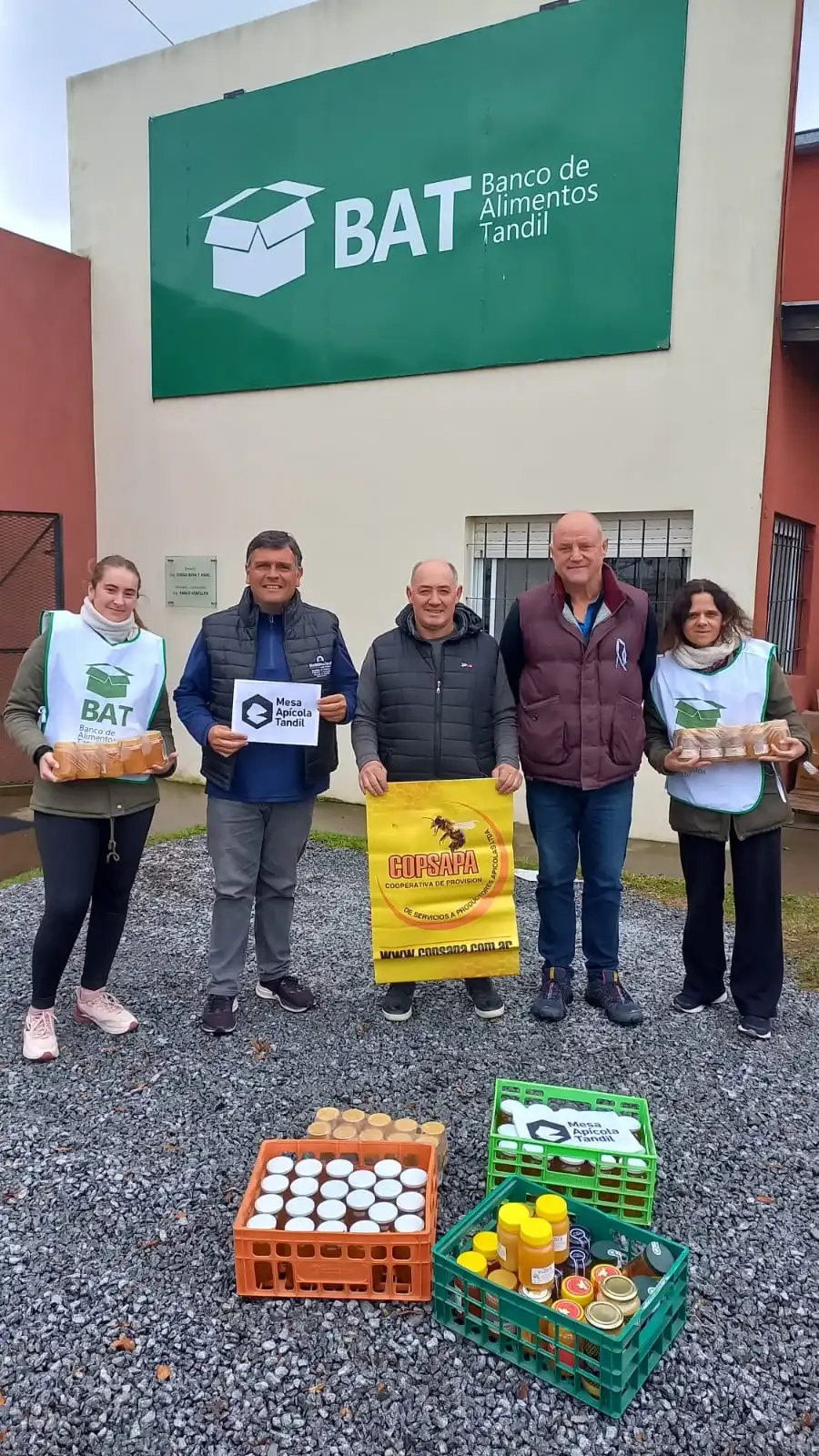 La Mesa Apícola Tandil realizó una donación al Banco de Alimentos.