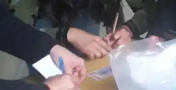 Vendían bonos falsos diciendo que eran para Bomberos