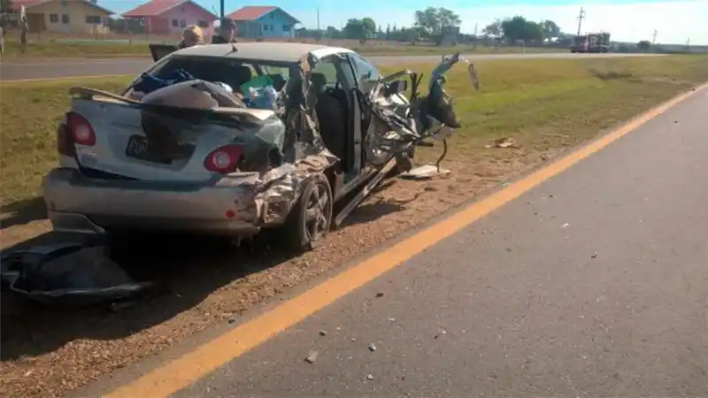 Autovía Artigas: Una familia se salvó de milagro tras volcar con su auto
