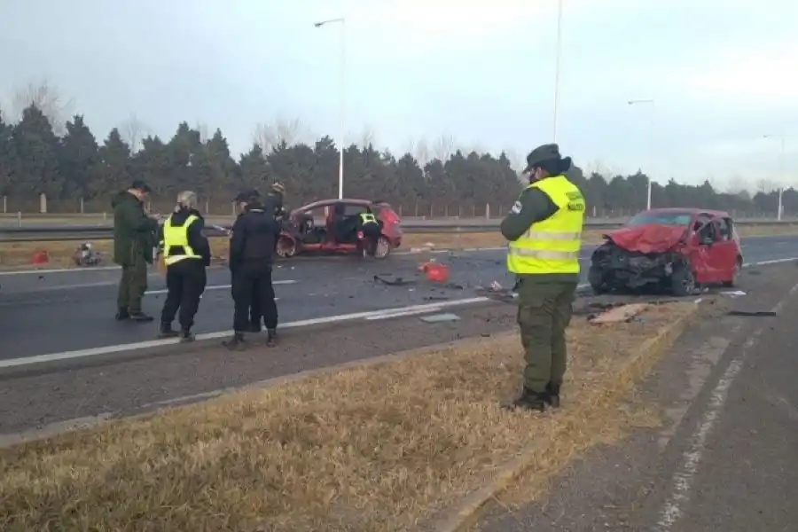 Dos automóviles colisionaron a la altura del acceso a Funes