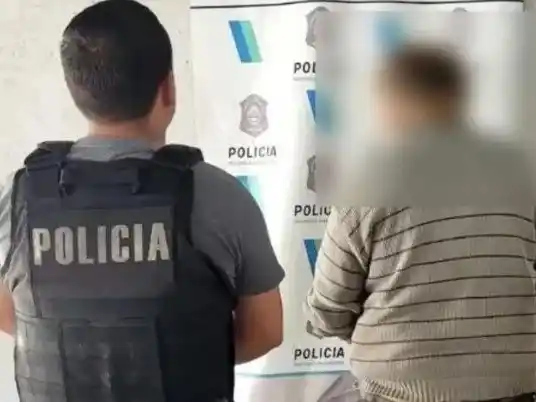 Jubilado baleó a los vecinos porque lo acusaron de vender drogas: tenía marihuana y fue detenido