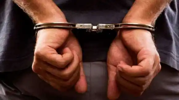 BORRACHO lanzó gasolina y prendió fuego a su pareja: el sujeto está preso en La Pica