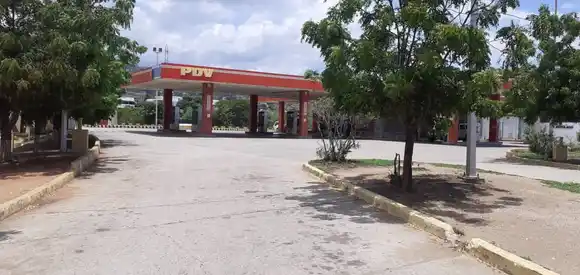 La escasez de gasolina llegó a Vargas y se acerca cada vez más a Caracas