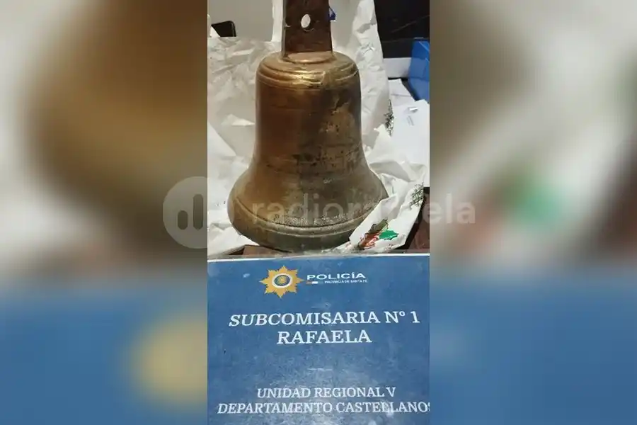 Recibieron una denuncia por quema de cables, pero se encontraron con una campana de bronce
