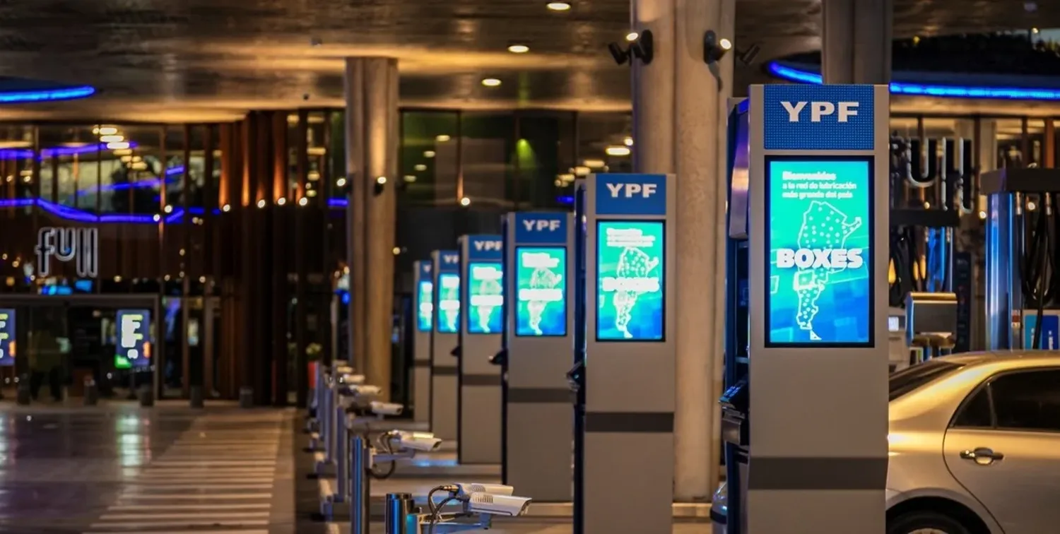 Nafta más barata de madrugada: YPF aplicará precios variables