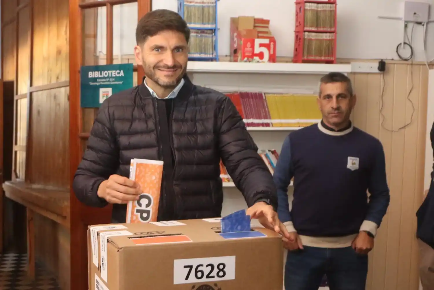 Pullaro votó en la Escuela Primaria Nº504 "Domingo F. Sarmiento" de Hughes.