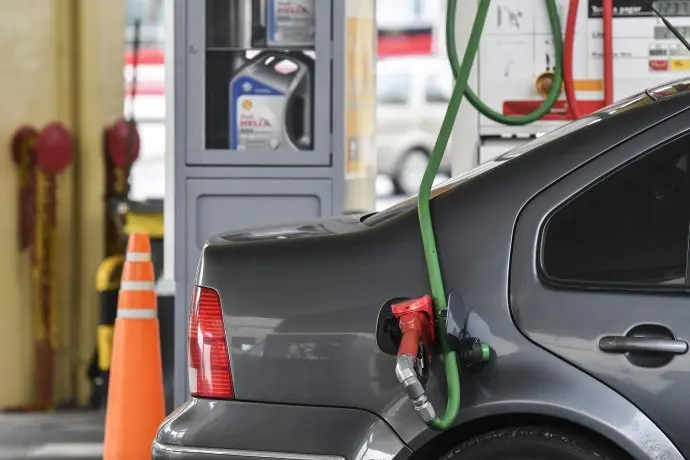 El Gobierno posterga hasta mediados de marzo la suba en el impuesto a los combustibles