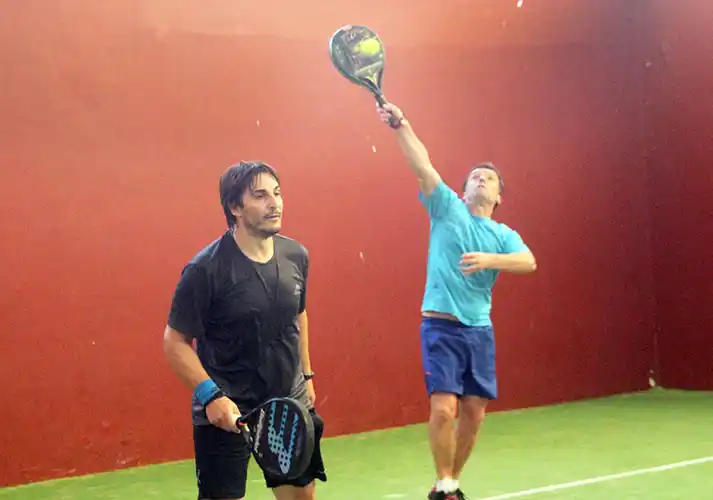 Compiten en el Provincial de padel para categorías libres