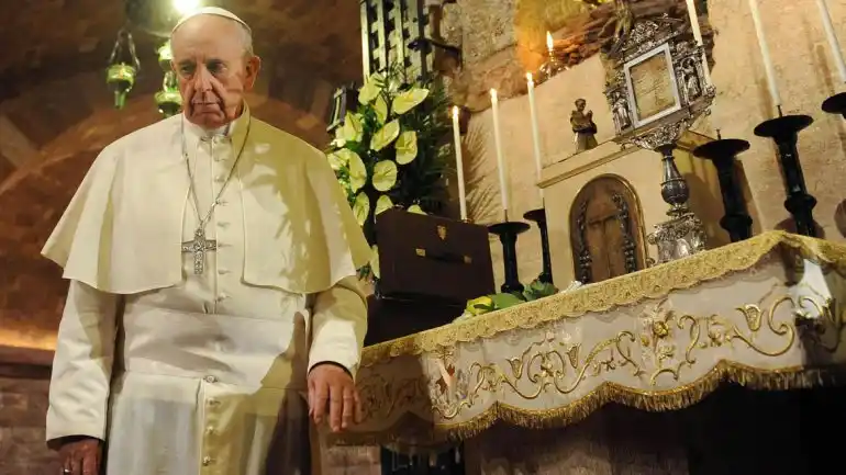 En la histórica visita a Asís, el Papa pidió que “el dolor sea escuchado”