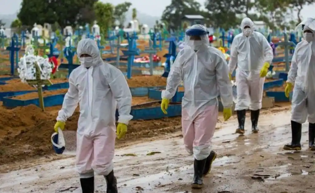 Brasil supera los 390.000 muertos por coronavirus