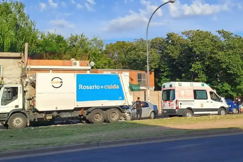 Un hombre murió tras chocar con un camión de basura en Avellaneda al 4500
