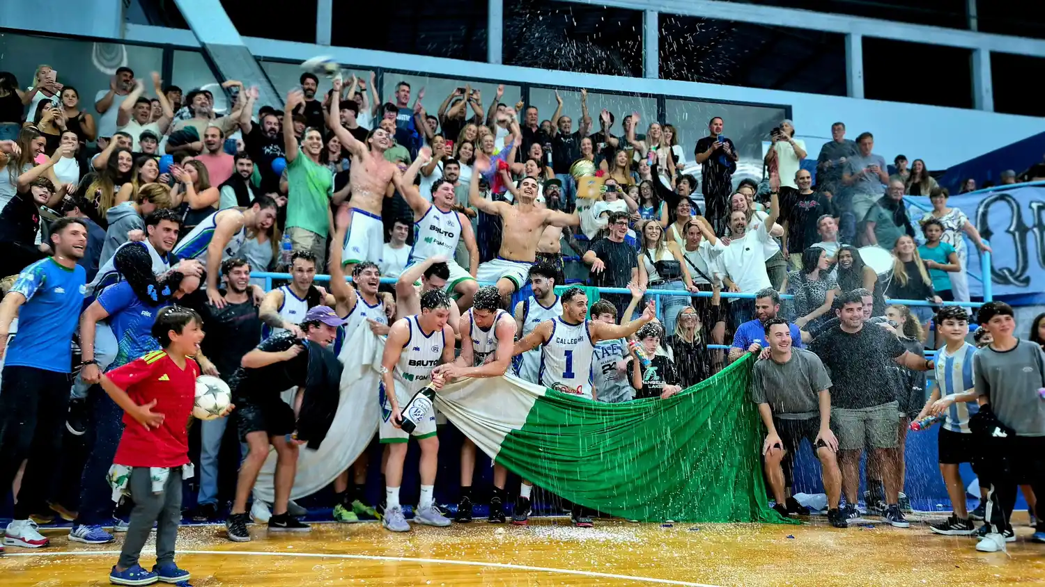 Cuando estuvo completo, se impuso con autoridad en la Primera y coronó con una goleada el título marplatense en el básquet local.